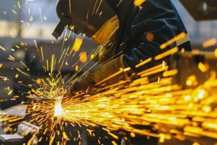 La industria arrancó el 2026 en rojo: Fuerte caída en el sector automotriz y maquinaria