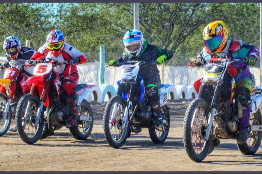El motociclismo de óvalo enciende los motores en Colonia Dora con un certamen interprovincial