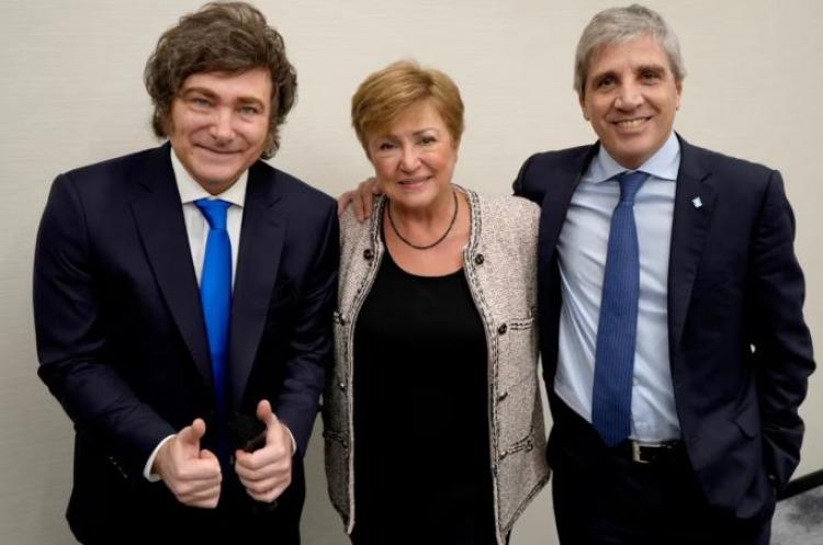 Tensión con el FMI: El organismo congela desembolsos y presiona por el fin del cepo