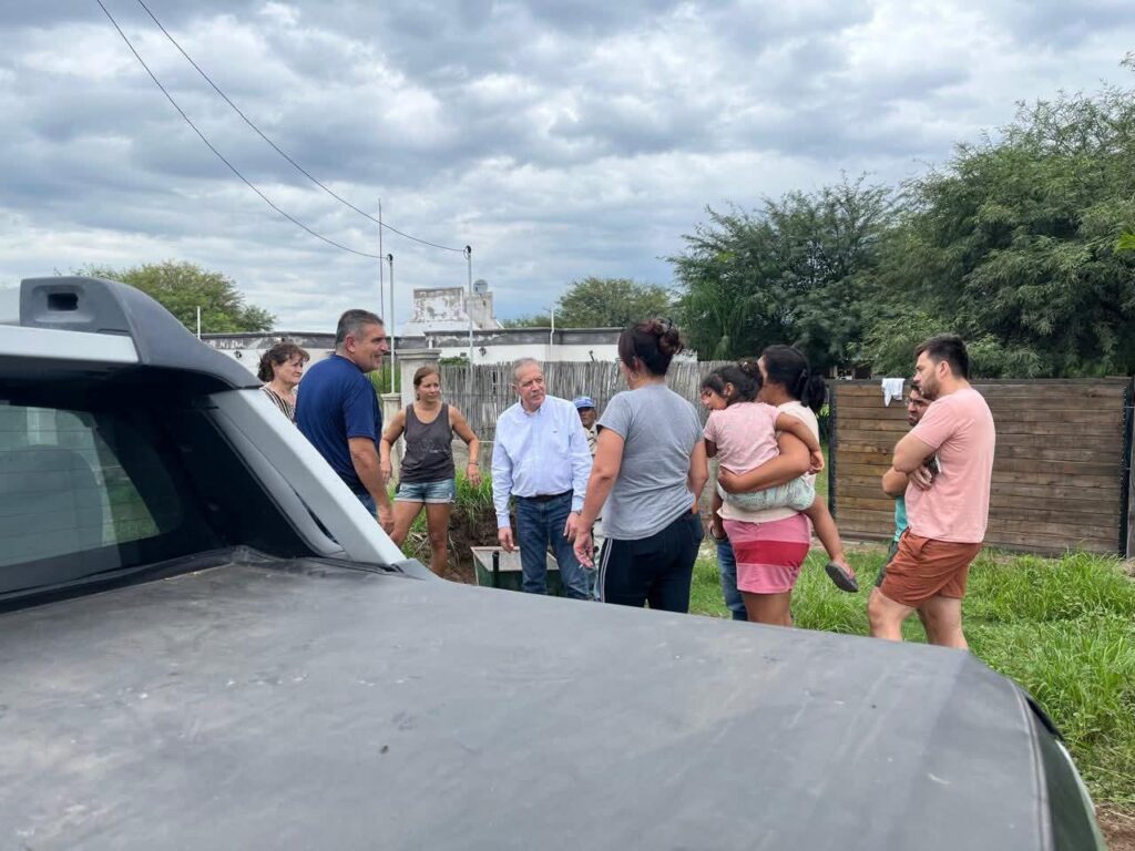 Elías Suárez recorrió los distintos sectores afectados por el desborde del rio en la ciudad Capital Elías Suárez recorrió los distintos sectores afectados por el desborde del rio en la ciudad Capital