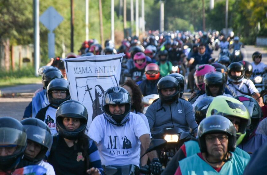 Con gran concurrencia se realizó la caravana y peregrinación a Mama Antula