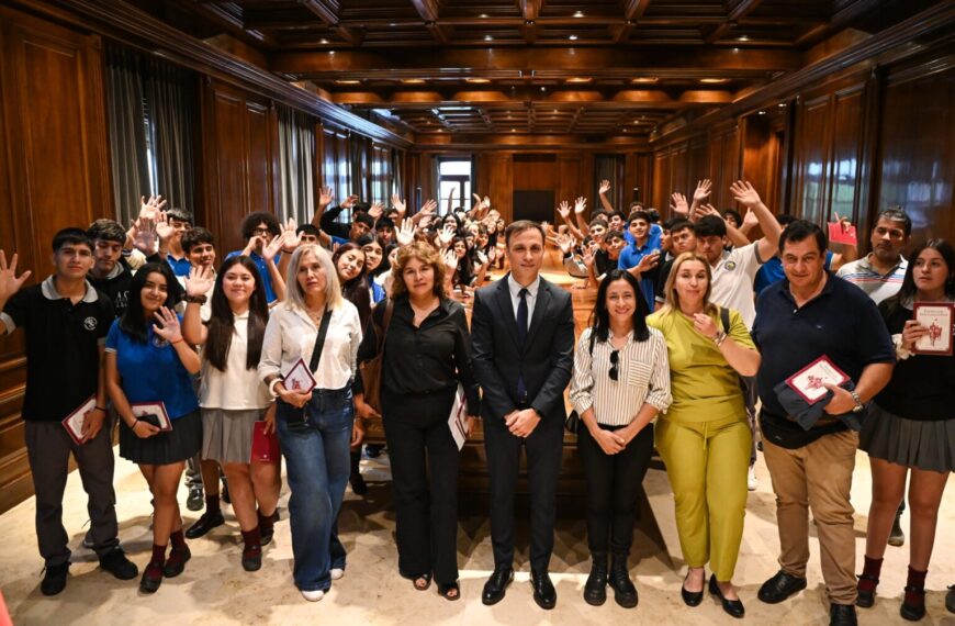 Estudiantes de Los Juríes fueron recibidos en casa de gobierno para el Jefe de Gabinete