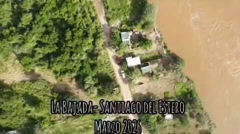Drama en La Bajada: Unas siete familias perdieron sus hogares tras el avance del río