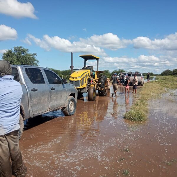 Asistencia permanente en Atamisqui y Avellaneda: Familias evacuadas reciben contención tras el temporal