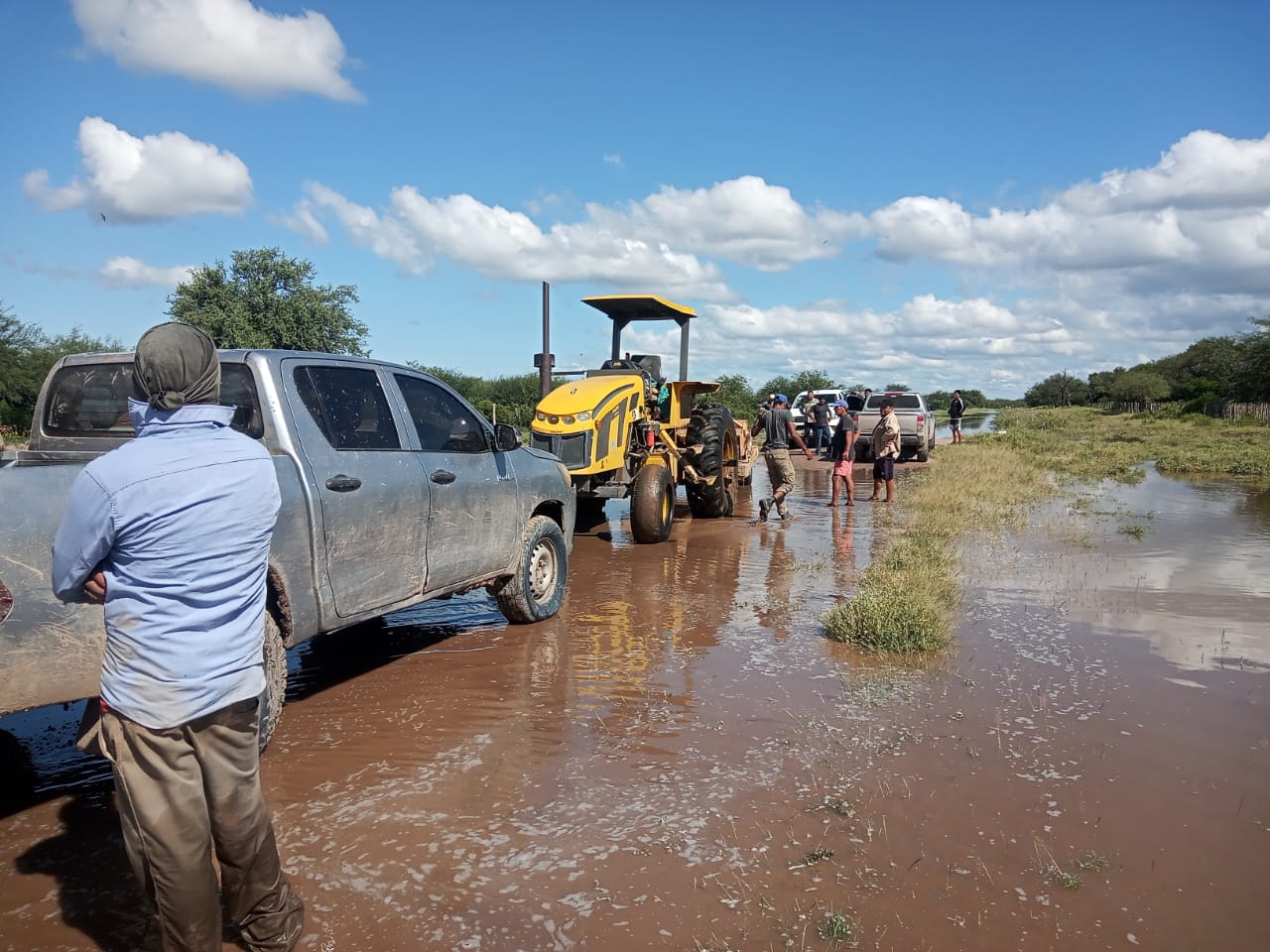 Asistencia permanente en Atamisqui y Avellaneda: Familias evacuadas reciben contención tras el temporal