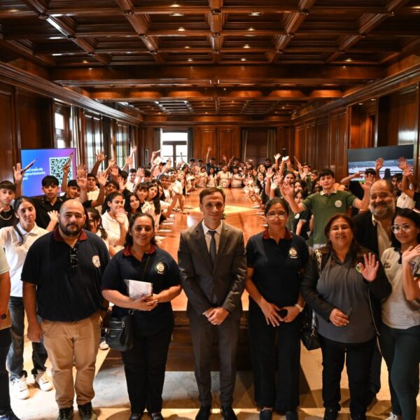 Estudiantes de Bandera, Tintina y Campo Amor visitaron Casa de Gobierno