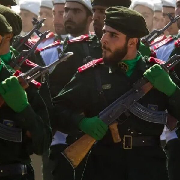 Máxima tensión internacional: Irán lanza una amenaza global y Donald Trump advierte un ataque de «gran magnitud»