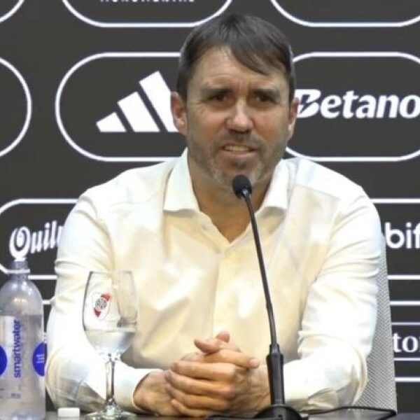 «Me gusta el lío»: El Chacho Coudet inicia la era post-Gallardo en River con una fuerte advertencia