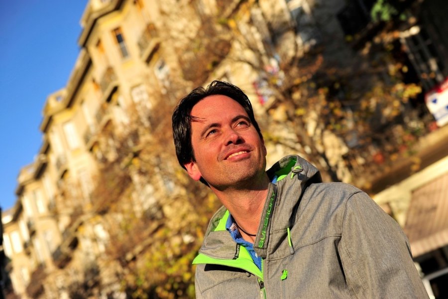 Fin del juego para el «influencer» viajero: explotó una falla técnica y le robó 16 millones de millas a Aerolíneas