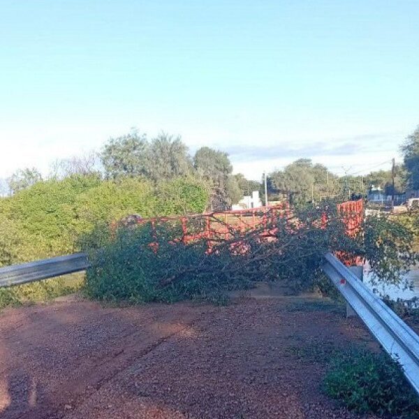 Urgente: Clausuran el puente en Taco Atún por la fuerte crecida del río Salado