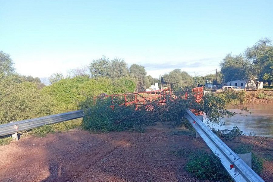 Urgente: Clausuran el puente en Taco Atún por la fuerte crecida del río Salado