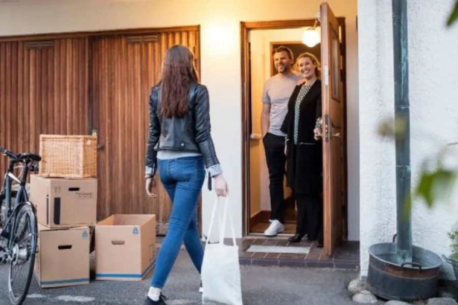 Generación «nido lleno»: Casi 4 millones de jóvenes argentinos no pueden mudarse de la casa de sus padres