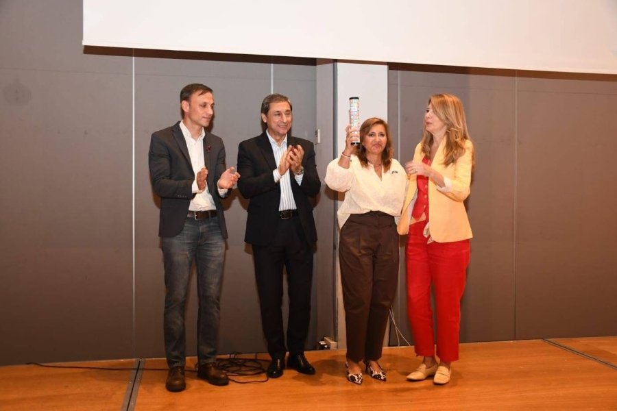 Reconocimiento histórico: La Ing. Norma Fuentes fue distinguida en el acto central por el 8M