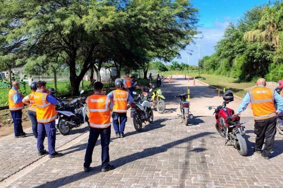 Seguridad Vial en Fernández: Agentes de tránsito culminaron su formación profesional