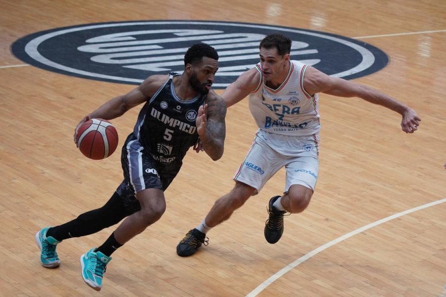 Olímpico lo tenía controlado, pero Oberá se lo ganó en el último tiro Olímpico lo tenía controlado, pero Oberá se lo ganó en el último tiro