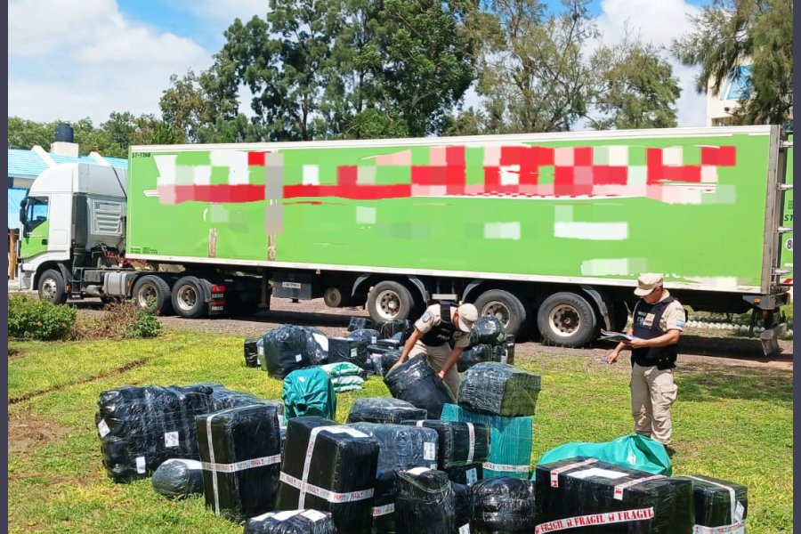 Prefectura incautó más de 30 kilos de hojas de coca ocultos en encomiendas Prefectura incautó más de 30 kilos de hojas de coca ocultos en encomiendas