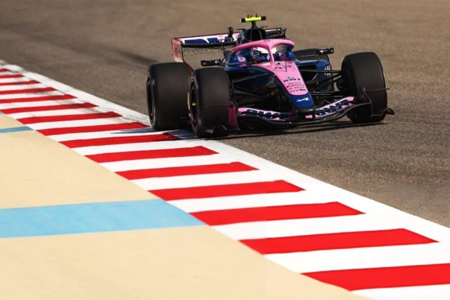 Colapinto sumó un punto en China tras una carrera intensa y un choque en boxes