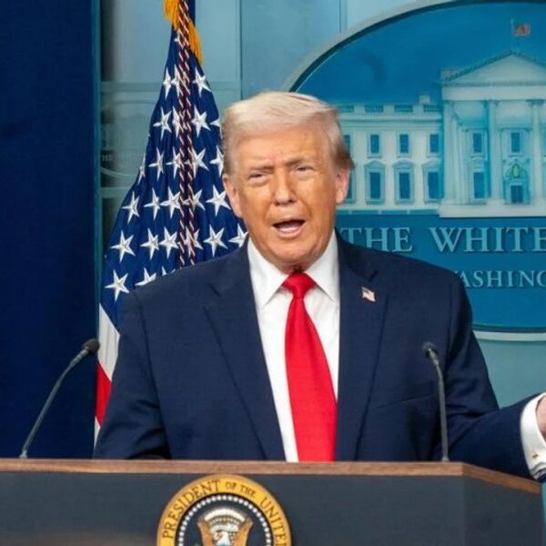 Trump exige acción internacional para garantizar la seguridad en el Estrecho de Ormuz