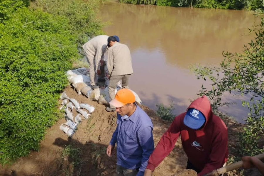 Salavina se organiza y convoca a vecinos para reforzar defensas ante la crecida