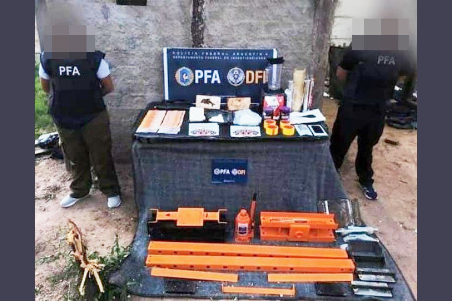 Desbaratan red narco en Santiago: Secuestran cocaína y una prensa para fabricar “ladrillos”