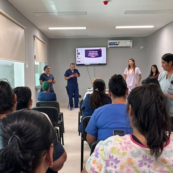 Capacitan a personal de salud para detectar casos de violencia de género en Pinto