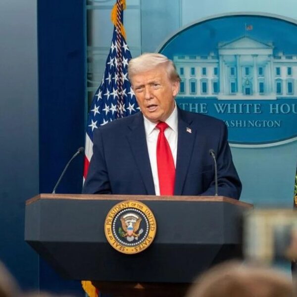 Trump amenaza con destruir un yacimiento clave si Irán vuelve a atacar a Qatar