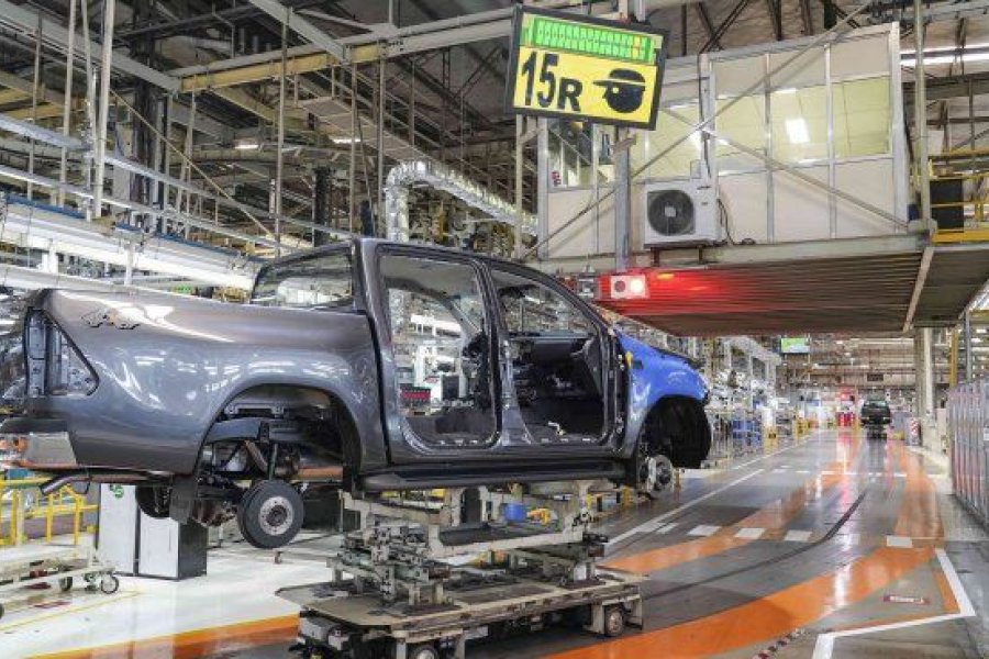 Toyota congela precios y aplica fuertes rebajas en modelos premium en Argentina