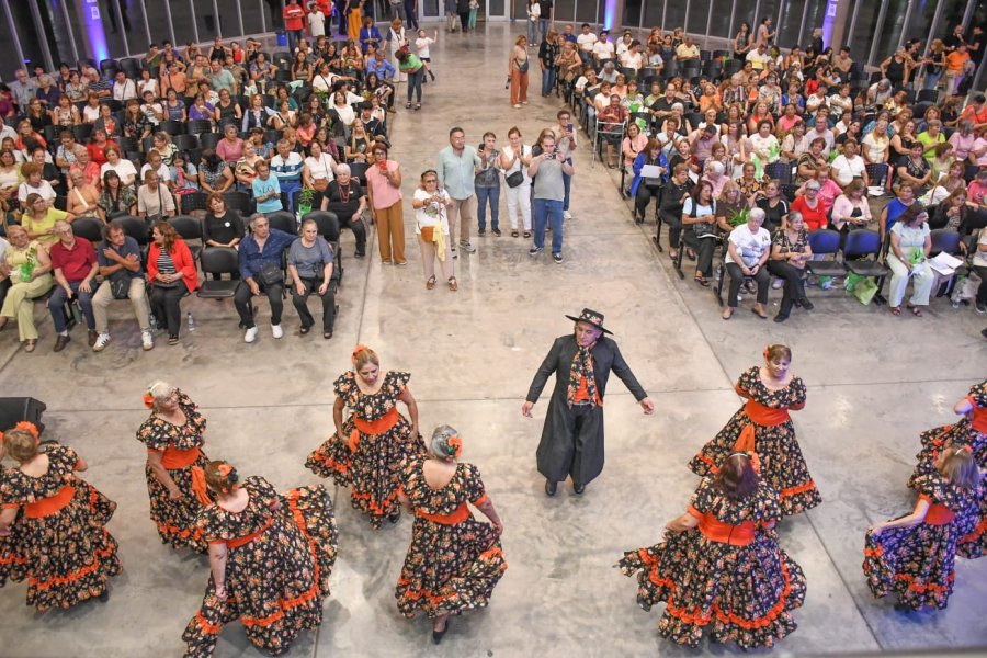 Reconocimiento a mujeres de centros de jubilados en un emotivo acto municipal Reconocimiento a mujeres de centros de jubilados en un emotivo acto municipal