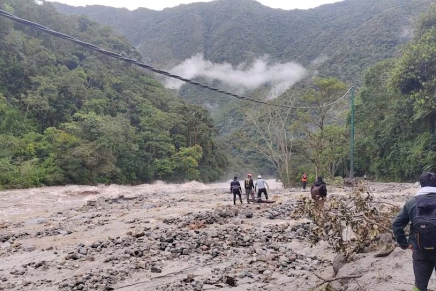 Deslizamiento afecta el acceso a Machu Picchu y complica el traslado de turistas