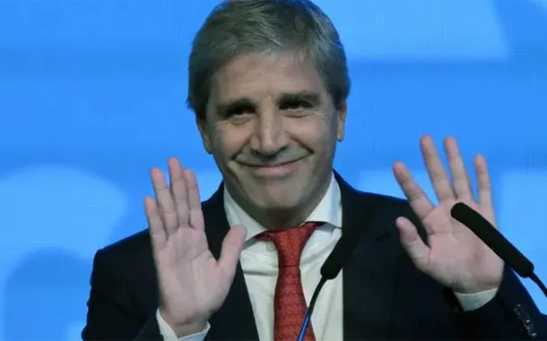 Caputo pidió “confianza” a quienes no llegan a fin de mes y generó críticas