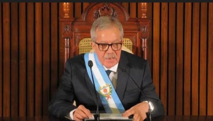 En abril junio y julio pagarán 1.800.000 pesos en bonos a empleados públicos