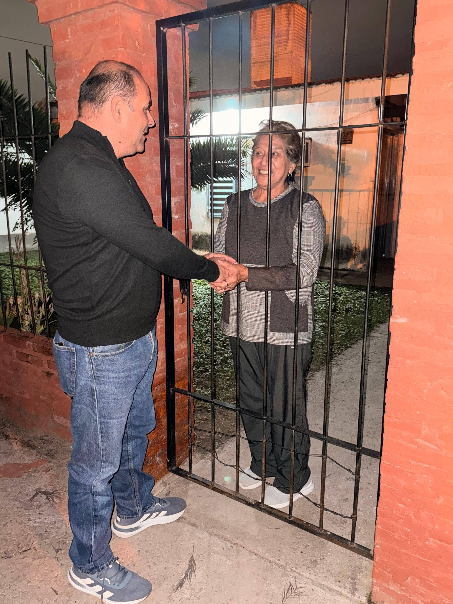 Mateo Sánchez recorrió el barrio 25 de Mayo 100 Viviendas y enfatizó la importancia del diálogo