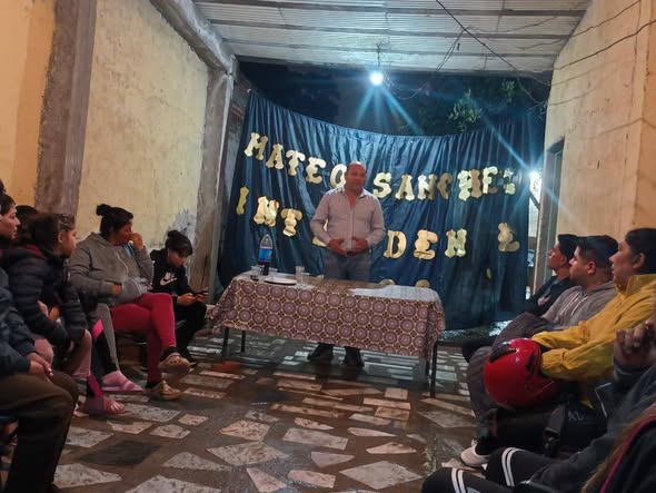 Mateo Sánchez presentó sus propuestas ante vecinos del barrio Lourdes