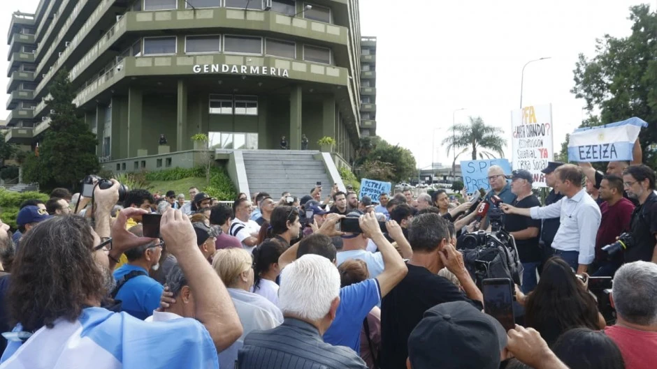 Las cinco fuerzas protestaron por bajos salarios y en el Gobierno acusan a Villarruel por promoverla