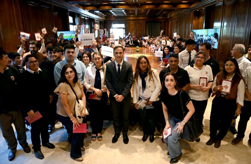 Alumnos de El Bobadal y Frías visitaron Casa de Gobierno
