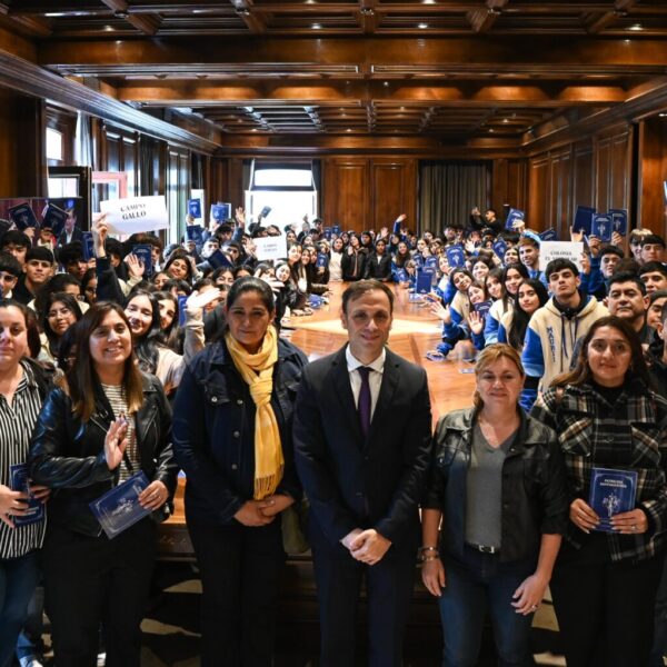 Alumnos de Campo Gallo y Colonia El Simbolar visitaron Casa de Gobierno