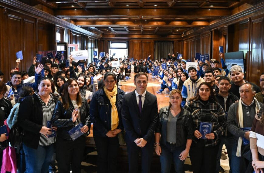 Alumnos de Campo Gallo y Colonia El Simbolar visitaron Casa de Gobierno