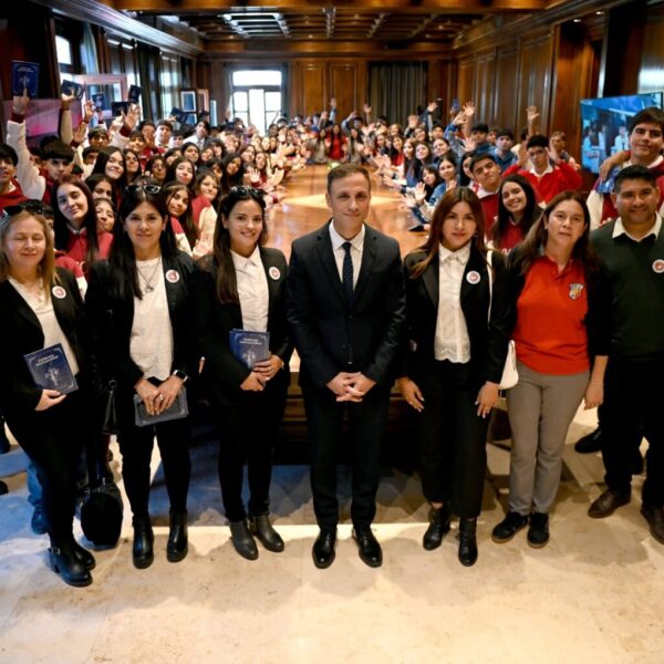 Estudiantes de Loreto y Añatuya visitaron Casa de Gobierno