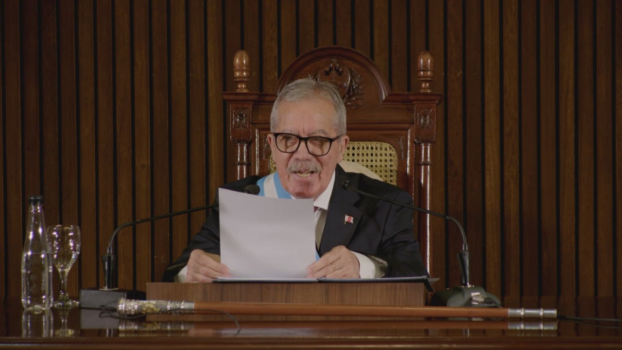 El gobernador anunció un bono de $600 mil por el Día del Trabajador y un refuerzo de $1,2 millones para empleados públicos