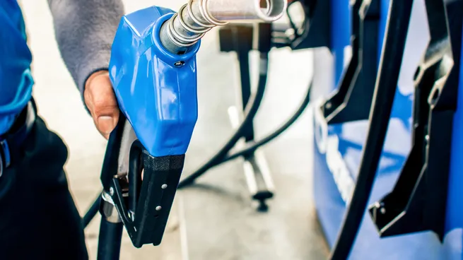 Nafta en alza y salarios en caída: El impacto de la guerra golpea el bolsillo