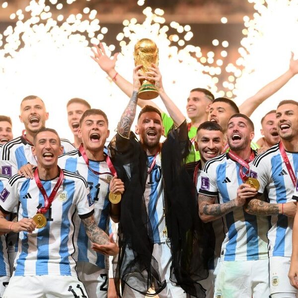 Francia vuelve a la cima del ranking FIFA y Argentina cae al tercer puesto