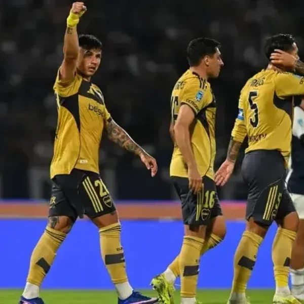 Boca se hizo fuerte en Córdoba, venció a Talleres y se mete en la pelea