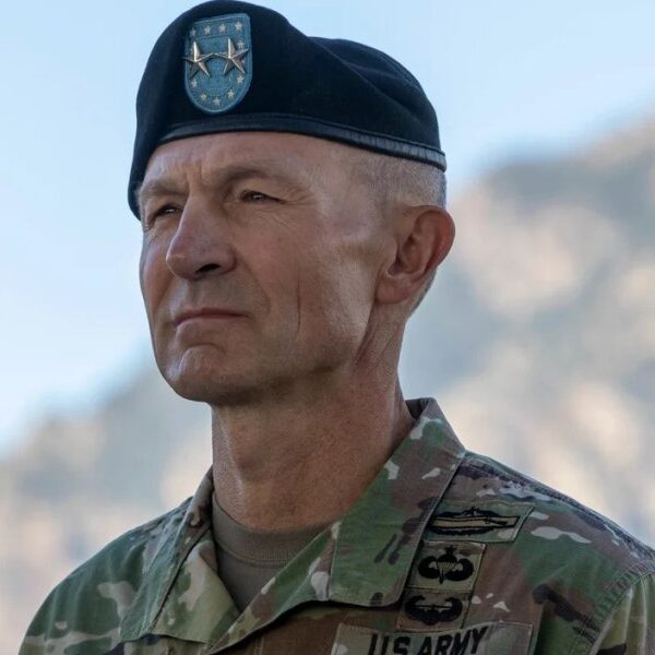 Cambios en la cúpula militar de EE.UU: Trump desplazó al jefe del Ejército