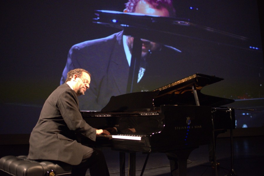 Sergio Feferovich llega a la UNSE con “La Música de las Ideas”, una experiencia que fusiona arte y conocimiento Sergio Feferovich llega a la UNSE con “La Música de las Ideas”, una experiencia que fusiona arte y conocimiento