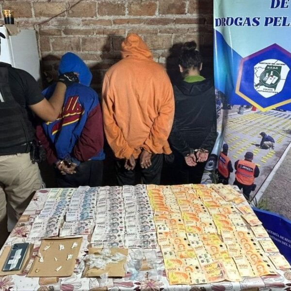 Secuestran cocaína y más de $800.000 en un barrio de La Banda