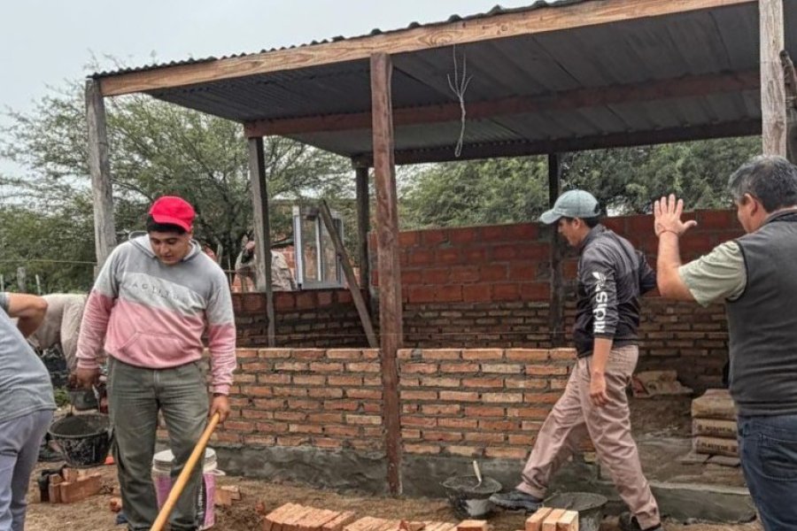 Villa Atamisqui impulsa obras habitacionales y recibe asistencia para damnificados
