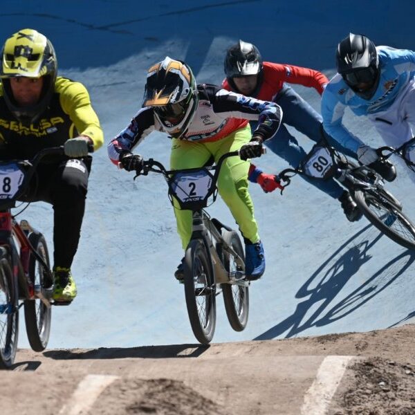 Veinte pilotos santiagueños viajan a Bahía Blanca para la tercera fecha del Argentino de BMX