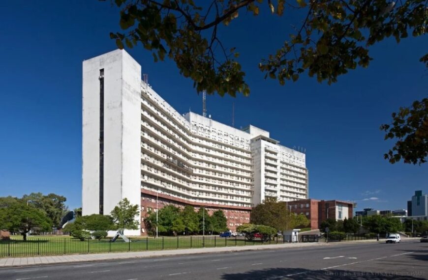 Incendio en el Edificio Libertad: Evacuaron la sede de la Armada en Retiro