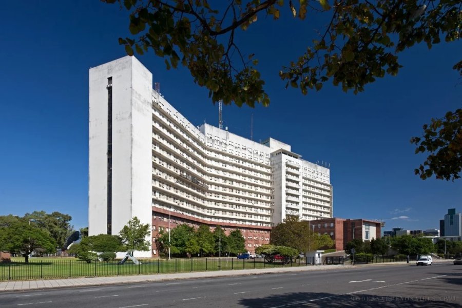 Incendio en el Edificio Libertad: Evacuaron la sede de la Armada en Retiro