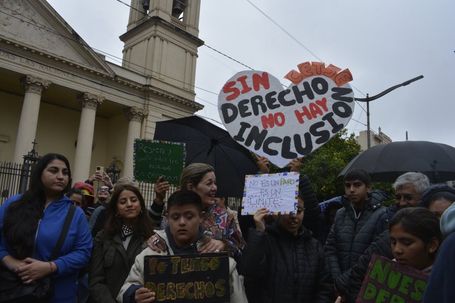 Movilización en Plaza Libertad frente a la crisis terminal en el sector de la discapacidad